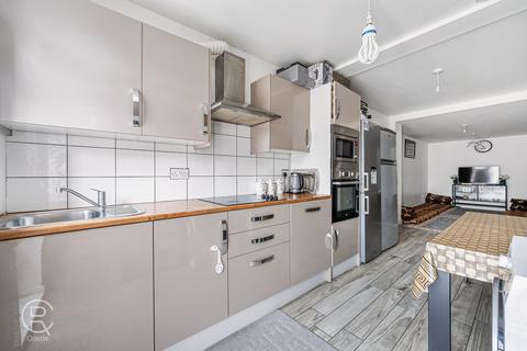 2 bedroom flat for sale, Greenford Avenue, London, W7