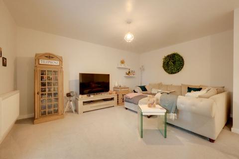 2 bedroom apartment for sale, Craftmans Crescent, Priory Court, RH15