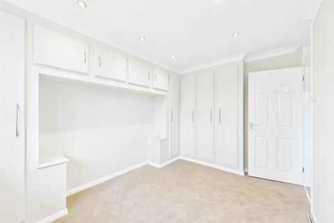 3 bedroom terraced house to rent, Millins Close, Owlsmoor, Sandhurst, Berkshire, GU47