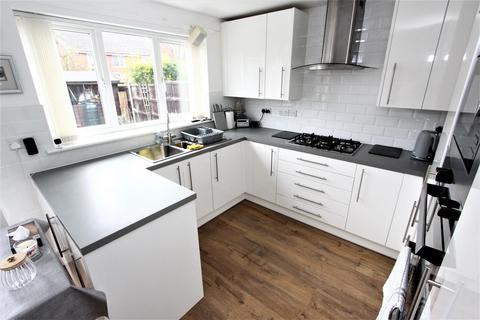 4 bedroom detached house for sale, Cookes Close, Neston