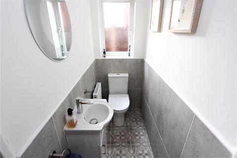 1 Cookes Close, Neston, CH64 3TL