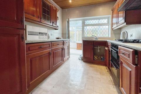 9 Boy Lane, Bradford, BD4 6DL
