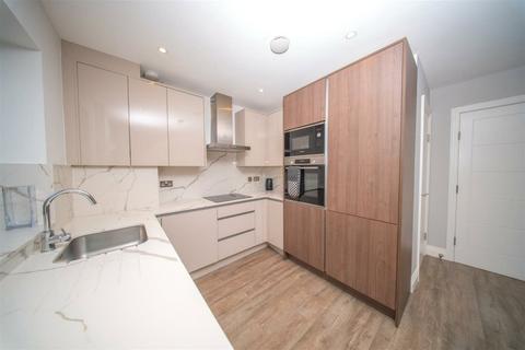 2 bedroom apartment to rent, Wood Lane, Isleworth