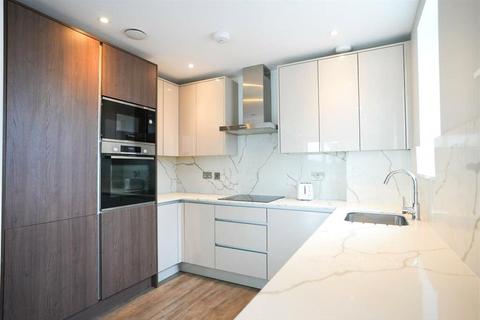 2 bedroom apartment to rent, Wood Lane, Isleworth