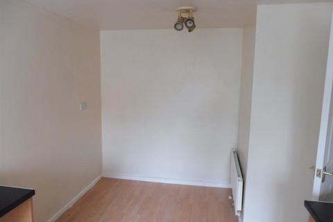 3 bedroom terraced house to rent, Acorn Way, Oldham, Greater Manchester, OL1 2AY.