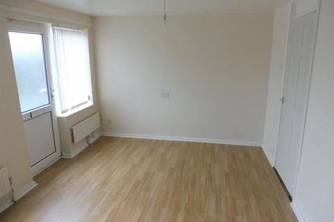 3 bedroom terraced house to rent, Acorn Way, Oldham, Greater Manchester, OL1 2AY.