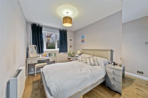 54 Heathcote Road, St Margarets, Twickenham, TW1 1SD
