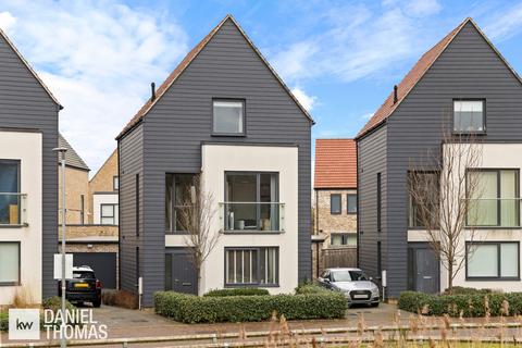 8 Willow Tree Drive, Waltham Cross, EN8 7FL