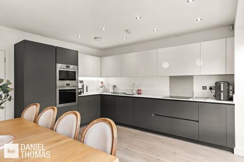8 Willow Tree Drive, Waltham Cross, EN8 7FL