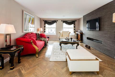 3 bedroom terraced house to rent, Hays Mews, Mayfair, London, W1J