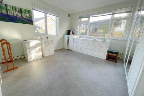 2 bedroom flat for sale, Bascott Close, Bournemouth, BH11 8