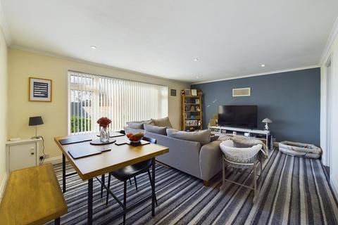 undefined, A good size 2 bedroom apartment with a garage