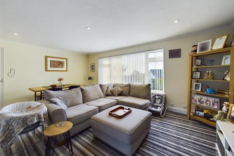 undefined, A good size 2 bedroom apartment with a garage