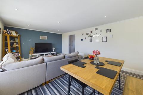 undefined, A good size 2 bedroom apartment with a garage