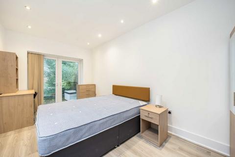 2 bedroom flat to rent, Regina Road, London N4