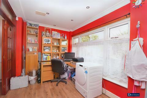 3 bedroom semi-detached house for sale, Primrose Glen, Ardleigh Green, Hornchurch, RM11