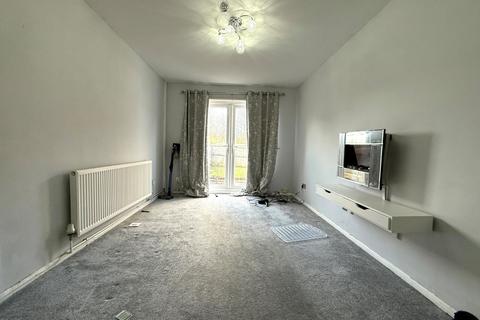 3 bedroom end of terrace house to rent, Tangmere Drive, Hampshire SO16