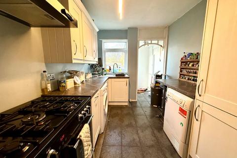 3 bedroom end of terrace house to rent, Tangmere Drive, Hampshire SO16