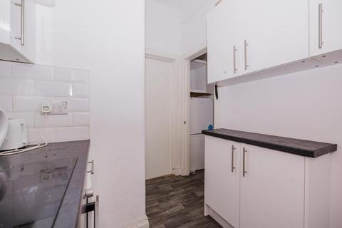 5 bedroom flat to rent, 0826L – Buccleuch Street, Edinburgh, EH8 9NQ