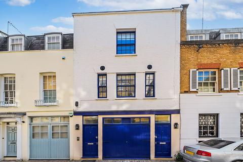 3 bedroom maisonette to rent, Ebury Mews, London