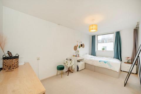 1 bedroom flat for sale, Mowatt Close, London N19