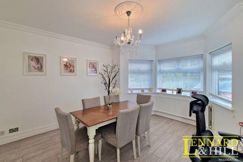 4 bedroom semi-detached house for sale, College Avenue, Grays RM17