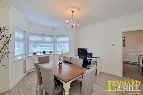 4 bedroom semi-detached house for sale, College Avenue, Grays RM17