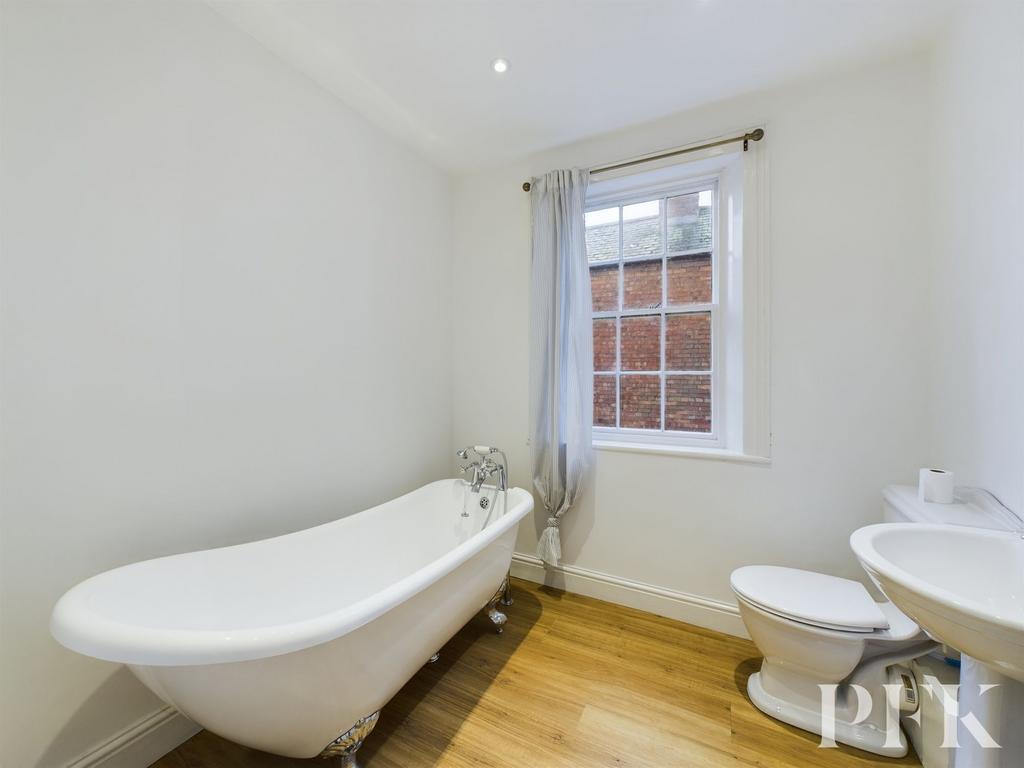 Main bathroom