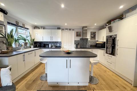15 Heather Close, Isleworth, TW7 7PR