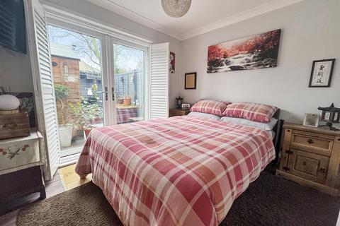 15 Heather Close, Isleworth, TW7 7PR