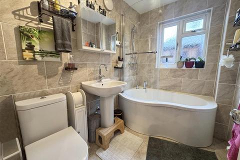 15 Heather Close, Isleworth, TW7 7PR