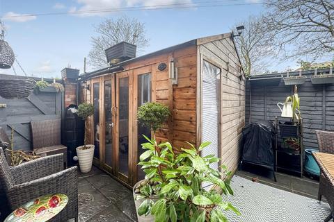 15 Heather Close, Isleworth, TW7 7PR