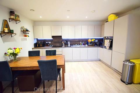 2 bedroom flat for sale, Woodlark Apartments, London