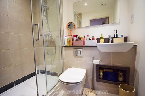 2 bedroom flat for sale, Woodlark Apartments, London