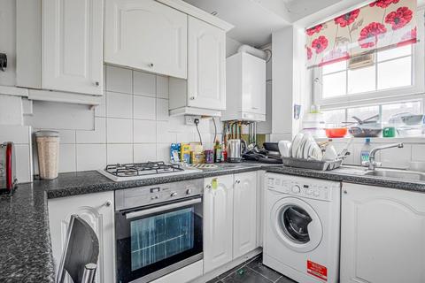 3 bedroom flat for sale, Union Grove, London SW8