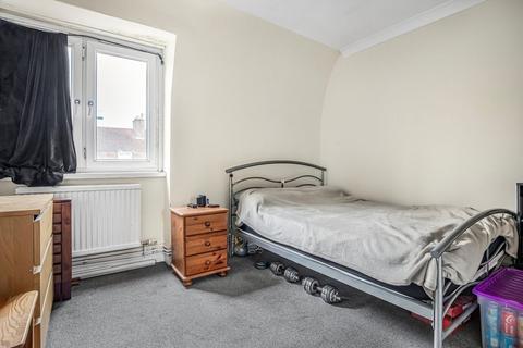 3 bedroom flat for sale, Union Grove, London SW8