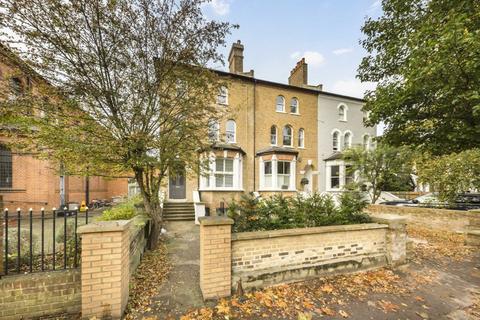 3 bedroom flat for sale, Kingston Road, Teddington TW11