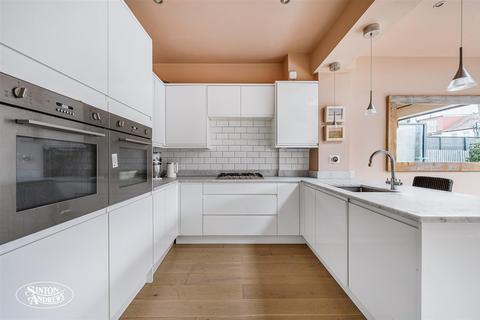 33 Green Avenue, London, W13 9RW