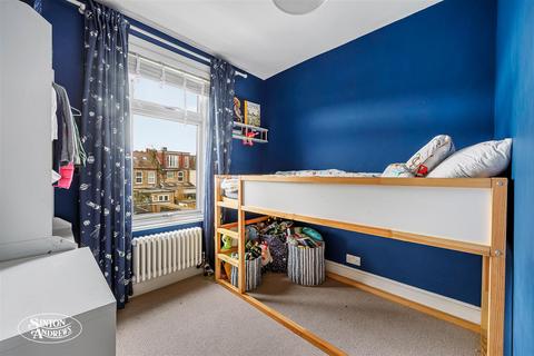 33 Green Avenue, London, W13 9RW