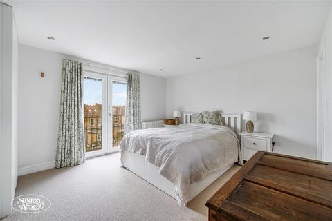 33 Green Avenue, London, W13 9RW