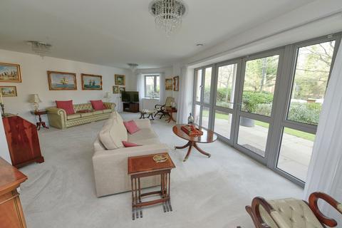 2 bedroom retirement property for sale, Kings Place, FLEET GU51