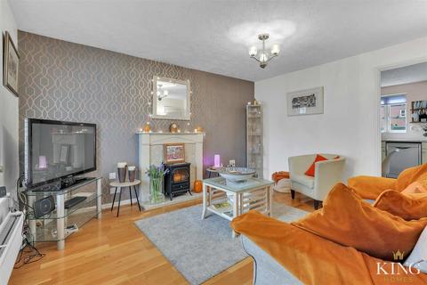10 Barrie Close, Stratford-upon-avon, CV37 7JE