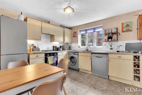 10 Barrie Close, Stratford-upon-avon, CV37 7JE