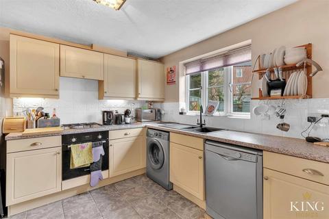 10 Barrie Close, Stratford-upon-avon, CV37 7JE