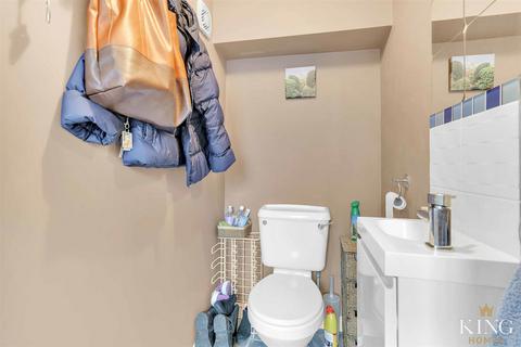 10 Barrie Close, Stratford-upon-avon, CV37 7JE