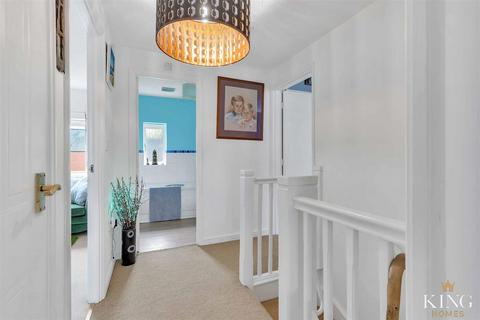 10 Barrie Close, Stratford-upon-avon, CV37 7JE