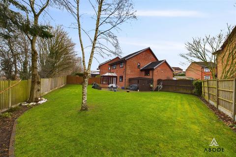 9 Lark Rise, Uttoxeter, ST14 8SZ