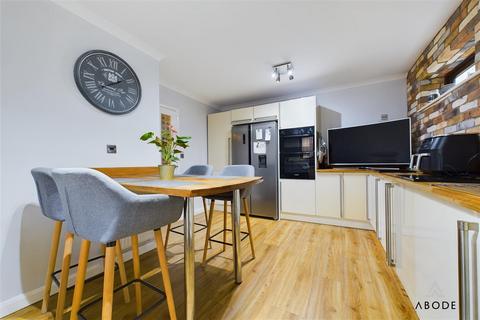 9 Lark Rise, Uttoxeter, ST14 8SZ