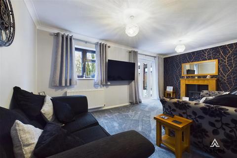 9 Lark Rise, Uttoxeter, ST14 8SZ