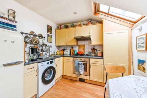 2 bedroom flat for sale, Finsbury Park Road, Highbury, London, N4